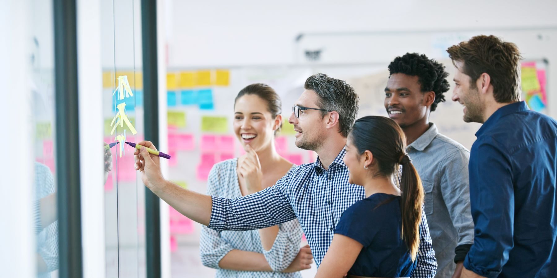 Mitarbeiterbindung durch gute Führung – Kompakttraining GmbH & Co. KG hilft in NRW und Hessen